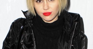 Miley Cyrus shows off blond bob hairdo