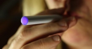 Vapor from e-cigs contains less nicotine, toxins than tobacco: study
